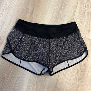 Lululemon Women’s Speed Black and White Athletic Shorts Size 8